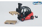 Spielzeugauto - Bruder Linde fork lift H30D with 2 pallets - 02511