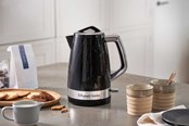 Wasserkocher - Russell Hobbs Wasserkocher Structure Kettle - Hochglanz-Schwarz mit Edelstahl-Akzenten - 2400 W - 28081-70