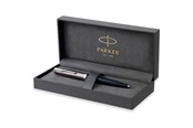 Utensilien zum Schreiben und Zeichnen - Parker 51 Kugelschreiber | Nachtblauer Schaft mit Chromfarbenen Zierteilen | Mittlere Schreibspitze mit Schwarzer Nachfüllmine | Geschenkbox - 2123503