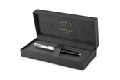 Utensilien zum Schreiben und Zeichnen - Parker 51 Kugelschreiber | Schwarzer Schaft mit Chromfarbenen Zierteilen | Mittlere Schreibspitze mit Schwarzer Nachfüllmine | Geschenkbox - 2123493