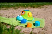 Baby Spielzeug - ABC Floating Turtle Shape Sorter - 104010027