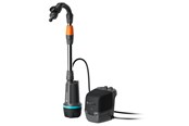 Tauch/Bewässerungspumpen - Gardena Akku-Regenfasspumpe 2600 Comfort 18V P4A Ready-To-Use Set - 14604-20.000.00