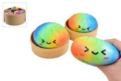 Kleine Mitbringsel für Kinder - Trend Toys Kawaii Regenbogen-Schaumstoff-Knödel 8,5cm im Dampfkorb - 201080