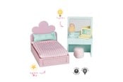 Puppen & Zubehör - Micki Lundby Teenagerzimmer mit pinkem Bett, Schminktisch, Computer und Pouf. Lampe mit Licht; Schublade lässt sich öffnen. Benötigt 1x CR2032 Batterie (nicht enthalten). 15-Minuten-Autoabschaltung. - 18386