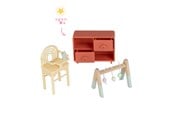 Puppen & Zubehör - Micki Lundby Kinderzimmer mit Hochstuhl, Babyflasche, Rassel, Spielbogen und Kommode mit zu öffnenden Schubladen. Ab 3 Jahren. - 18388