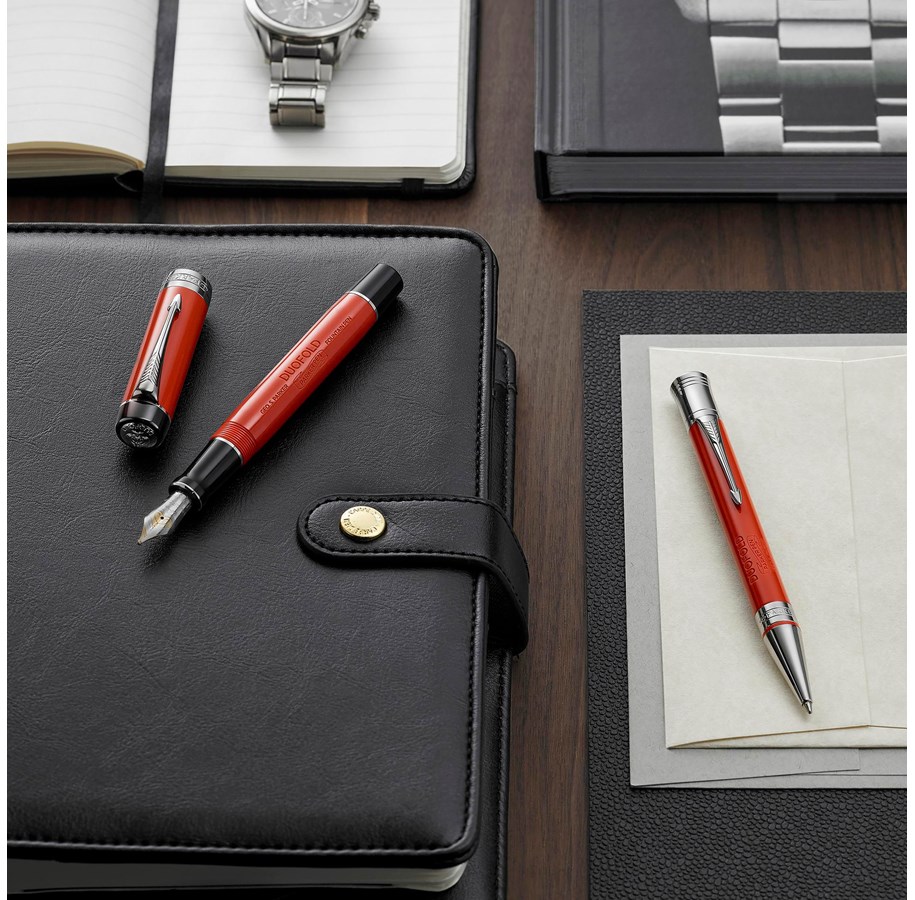 Parker Duofold Classic Füller Schwarz – Centennial Größe, 18K Goldfeder, Palladium-beschichtet, Geschenkbox