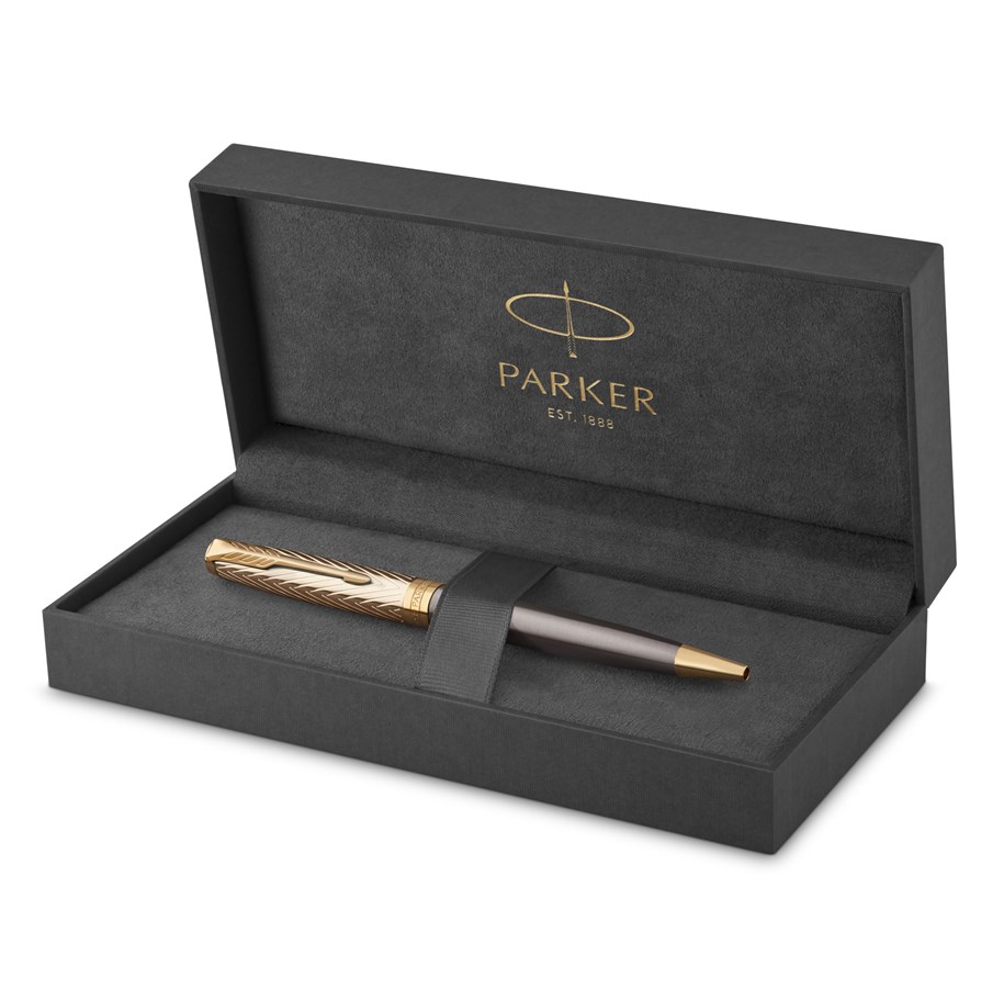 Utensilien zum Schreiben und Zeichnen - Parker Sonnet  Pioneers Collection Ballpoint Pen | Grey Lacquer with Gold Cap & Trims | Medium Point | Black Ink | Gift Box - 2201051