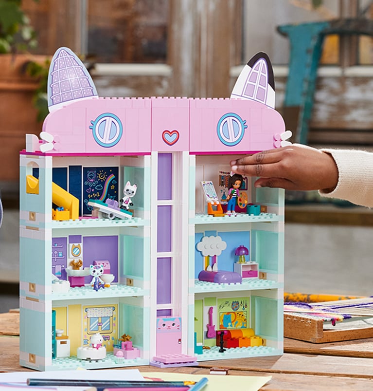 Lego-GabbysDollhouse-lifestyle